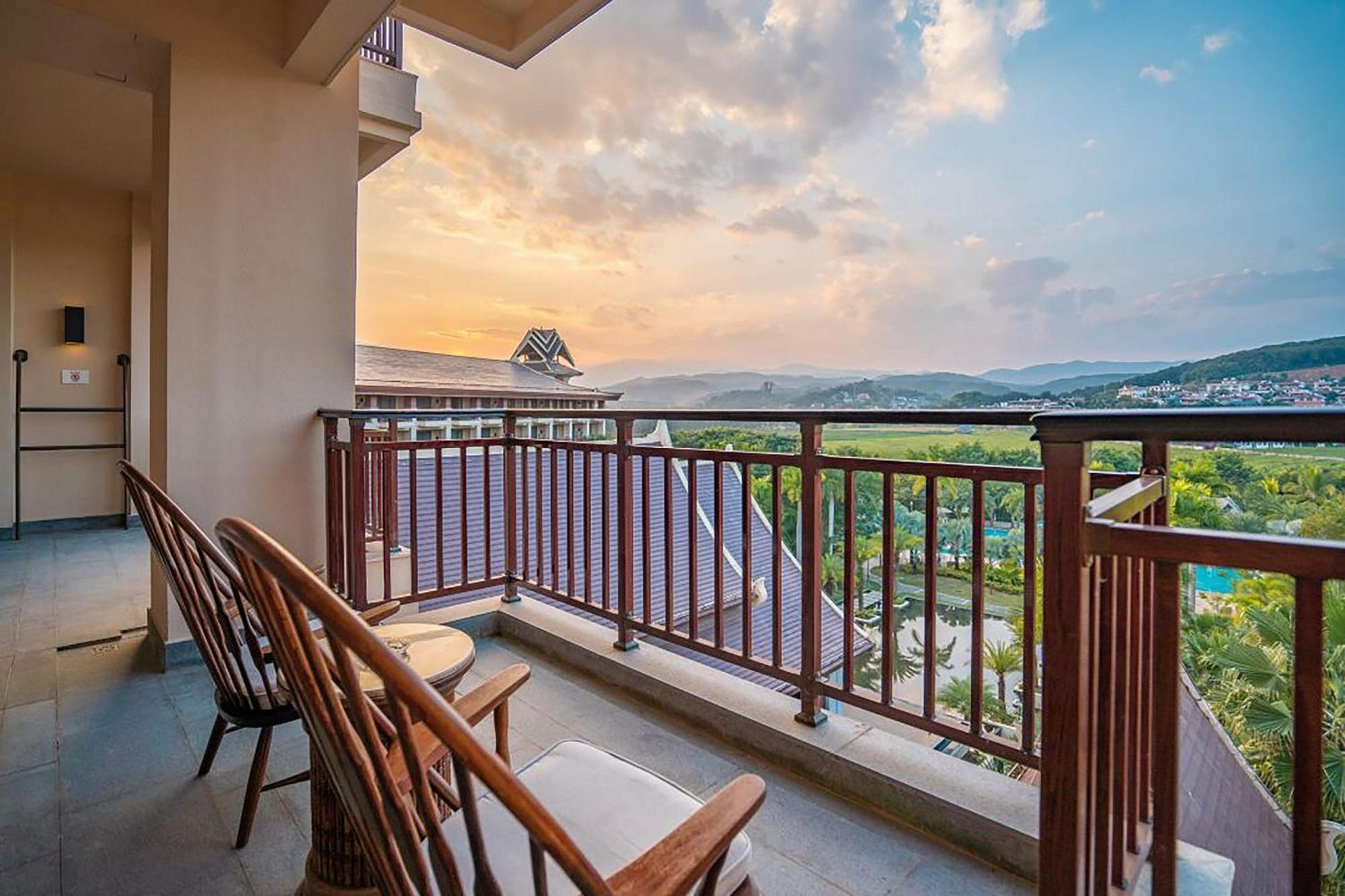 Sheraton Grand Xishuangbanna Hotel Цзинхун Экстерьер фото